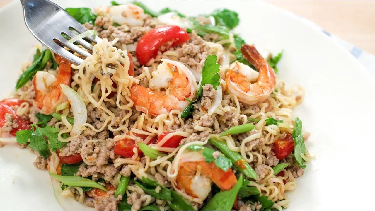 Instant Ramen Noodle Salad Recipe (Yum Mama)  - Hot Thai Kitchen