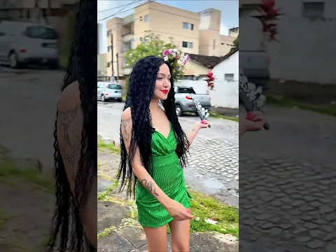 QUEM É ESSA?