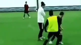 ياجدع امسك نفسك عيب كده  دندنها