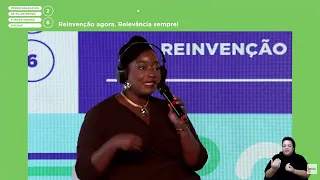 الرئيسة التنفيذية لمؤسسة توني إلوميلو       سوماشي كريس أسولوكا تتحدث في منتدى العمل الخيري البرا    دندنها