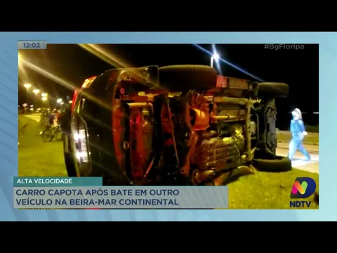 Carro capota após bate em outro veículo na Beira-Mar Continental