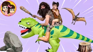 MI HERMANITA Y MI PAPÁ JUEGAN A SER CAVERNICOLAS
