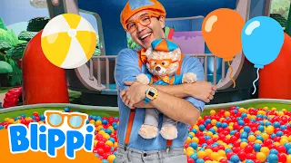 Diversión en la casa club de Blippi 🎈 Caricaturas Infantiles | Moonbug Español | Blippi