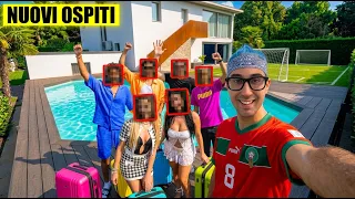 6 SCONOSCIUTI si TRASFERISCONO nella TEK HOUSE..