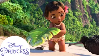 Baby Moana Lends A Helping Hand Moana Disney Princess 