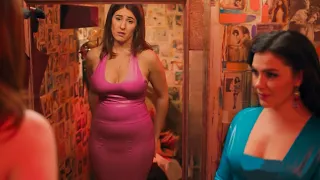 بيسيبها عشان تخينة وعندها ترهلات ولكن بتطلعلها جنيه بتساعدها تتغير للأحسن ويكون عندها ثقة بنفسها 