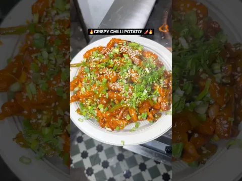 Delhi Ke Sabse Crispy Chilli Potato! 😱🔥 #shorts #chillipotato