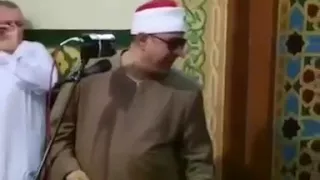 ان في الجنة نهر من لبن لعلي وحسين وحسن دندنها