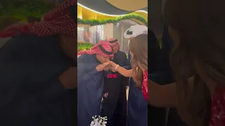 محمد عبده يقبل يد نانسي عجرم و عبدالمجيد عبدالله يبدي محبته لها 