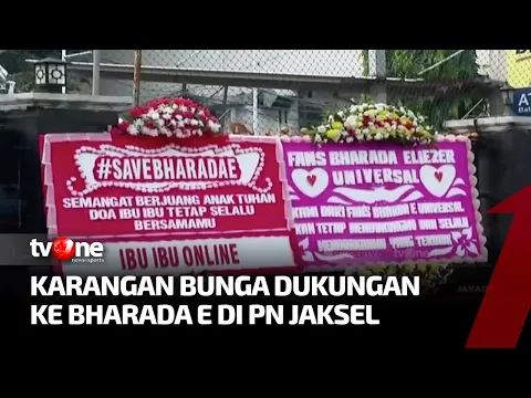 Sejumlah Karangan Bunga untuk Bharada E Berjejer di PN Jakarta Selatan