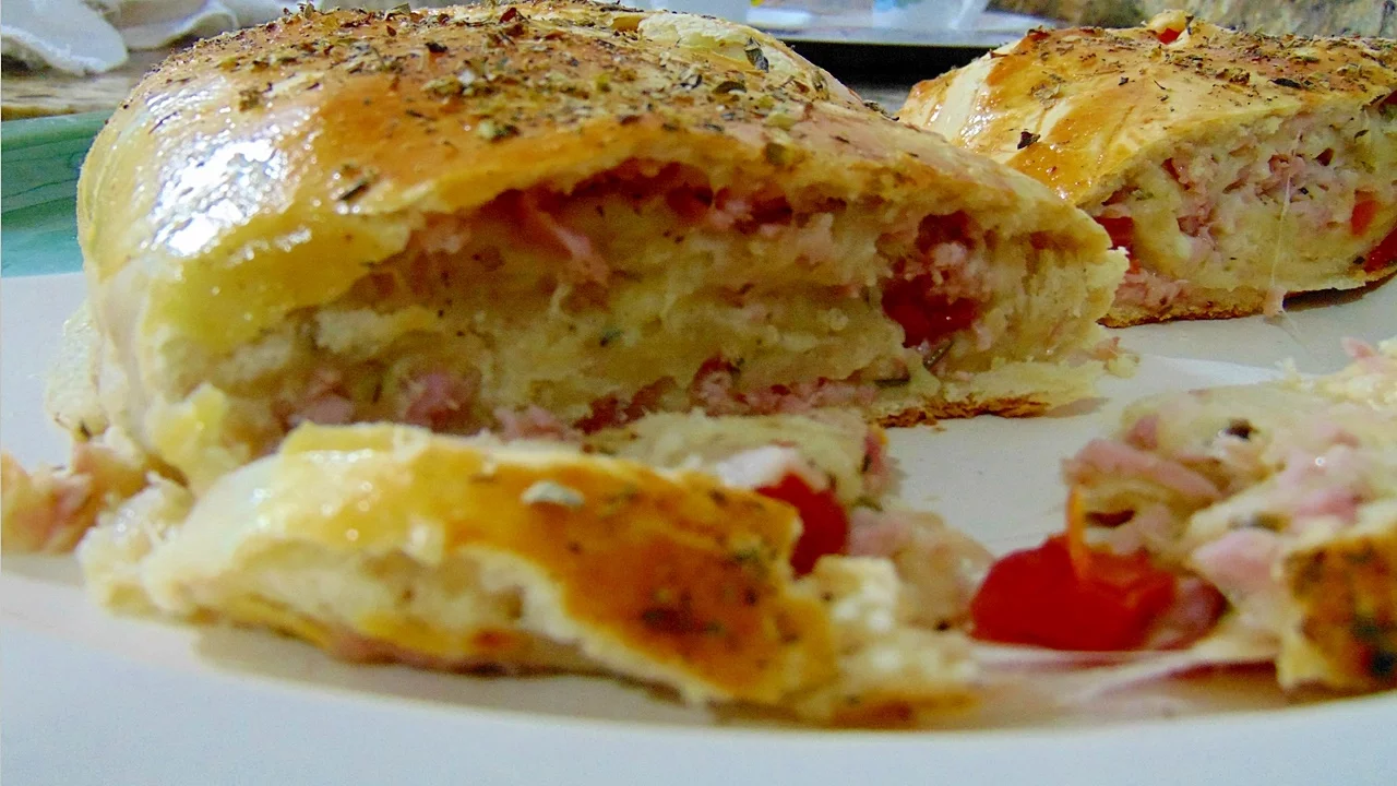 PIZZA ENROLADA DELICIOSA E SUPER FÁCIL MENINO PRENDADO