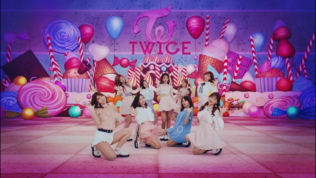 【初心者必見】TWICEのダンスで盛り上がる！初心者ダンスのコツ