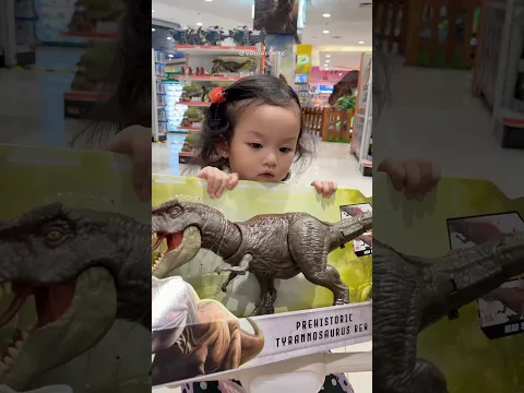 DINO SIAPA YANG PALING GEDE? #piuwfamily #funny #familyvlog #comedyshorts #couplecomedy #challenge