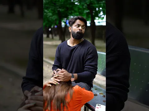 लड़की ने फायदा उठा लिया 😂