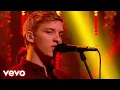 Download Lagu George Ezra - Budapest (Live from Top of The Pops: Christmas Special, 2014)