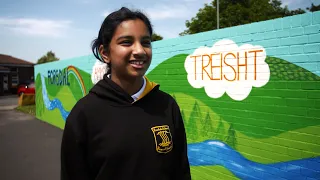 Foxdale School children react to the new mural