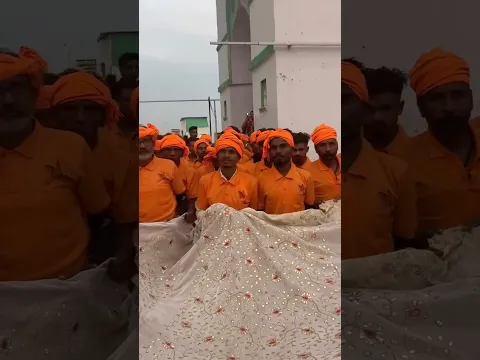 Itne sare hindu bhai log dargah me gaye π± | #iqrahasan #islam #ytshorts #shortsfeed