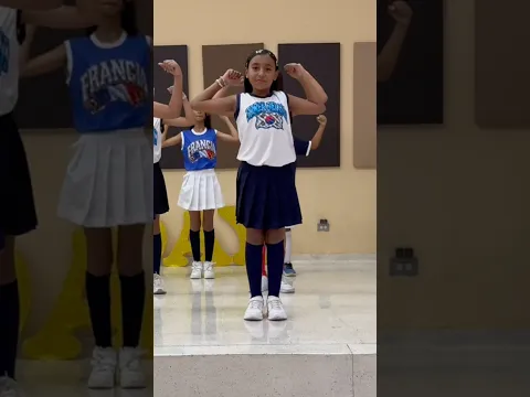Voy pa' dentro a causar una desgracia... y procedo a darlo todo en el baile del English day #shorts
