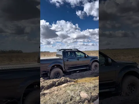 How Rear Diff Lock Works! Nissan Navara in Mud!