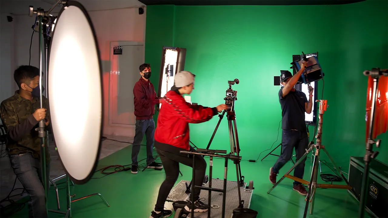 University of Advanced Technologies — UNIAT - Licenciatura en Cine y Animación Digital (YouTube video ad)