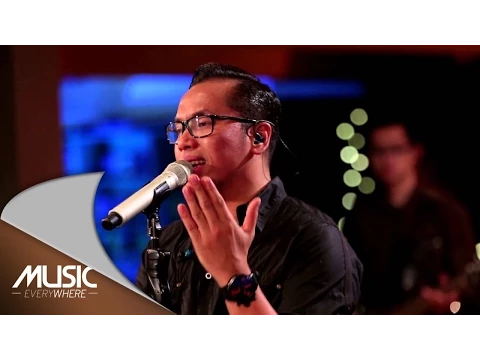 Download MP3 Sammy Simorangkir  - Kaulah Segalanya (Ruth Sahanaya Cover) (Live at Music Everywhere) *