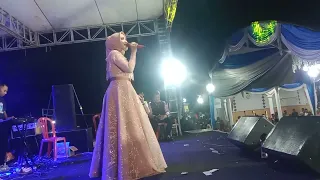 Download ANISA RAHMA COVER TERHANYUT DALAM KEMESRAAN MP3