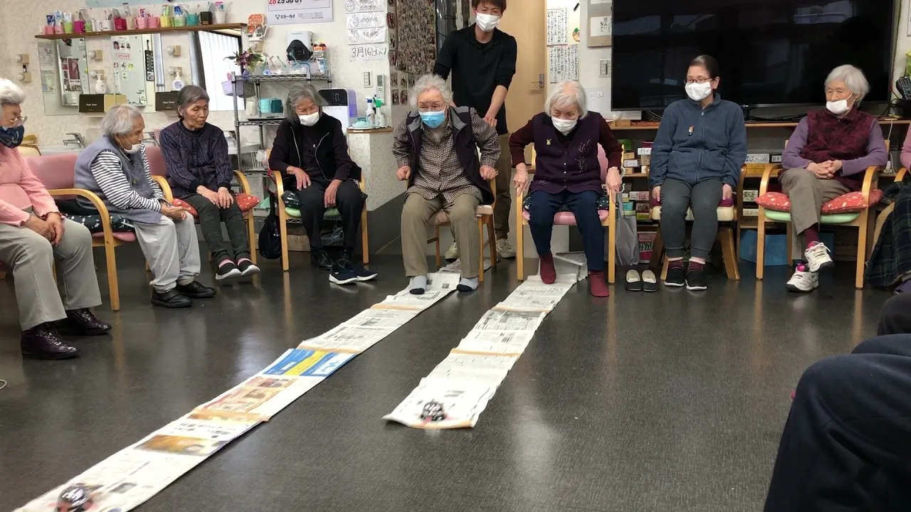【座って安全に楽しめる】高齢者にオススメの新聞紙レク