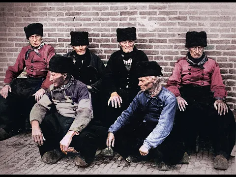 Colourized pictures from the past of Volendam