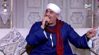 على طريقته اسمعوا أغنية مابلاش اللون ده معانا مع الفنان هاني الصعيدي 