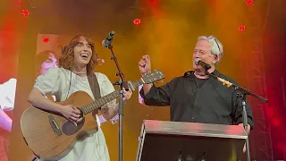 ילד מטריה שלמה ארצי מארח את עטרה אוריה קיסריה 24 8 23 