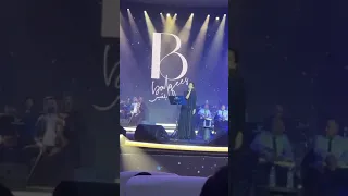 واحدة من الجمهور تغني مع بلقيس فتحي صوتها دخل قلبي بدون استأذان 