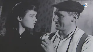 Une statue de Bourvil dans le village du film « Le Trou normand » (avec Brigitte Bardot)