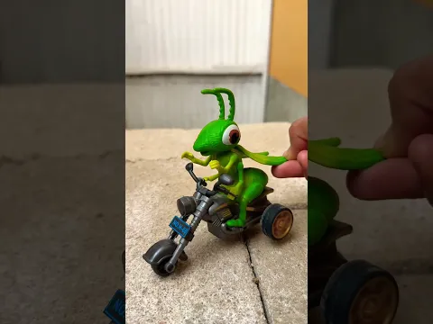 CUTE GRASSHOPPER ON HIS BIKE #Shorts