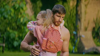 اتطرد من القوات الخاصه بسبب غلطه كلفته موت رئيسه وبعد 5سنين بنت رئيسه اتخطفت فقرر يرجع ابشع من الاول 