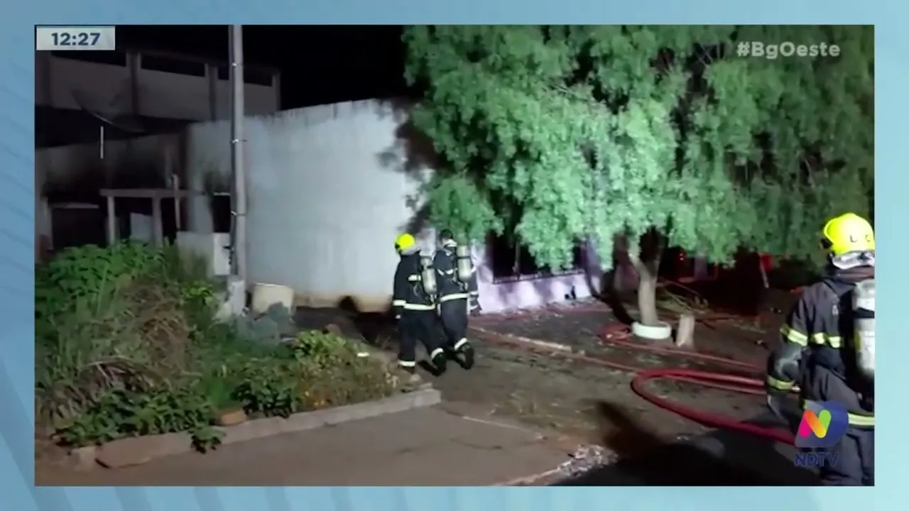 Incêndio atinge quitinetes no Bairro Jardim Peperi em São Miguel do Oeste