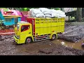 Download Lagu Hino dan Canter HDX Offroad Kirim Karung Beras ke Desa versi cerita Miniatur Truk oleng