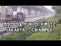 Download Lagu DETIK - DETIK BAN TRUK MELEDAK DI TOL KM 32, ALHAMDULILLAH SUPIR DAN KNEK SELAMAT .