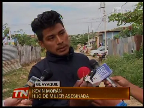 Investigan caso de mujer supuestamente apuñalada y asfixiada por ex pareja