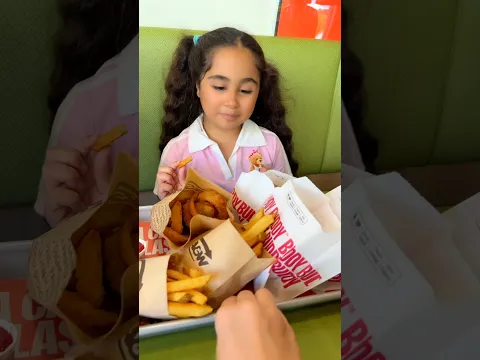 ميلا سرقت كل اكلنا ومنعتنا ناكل😱