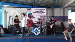 broken inside tommorow if it comes live at moncafe 