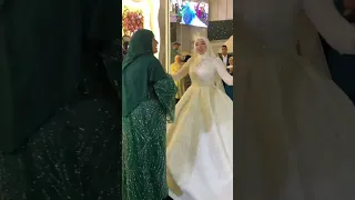سيبها ف حضني لسه بدري Wedding Bridesmaids Weddingparty Explore Bridemaid اكسبلور 