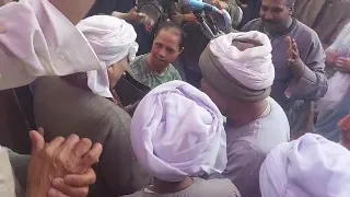 وزير يقول للملك دندنها