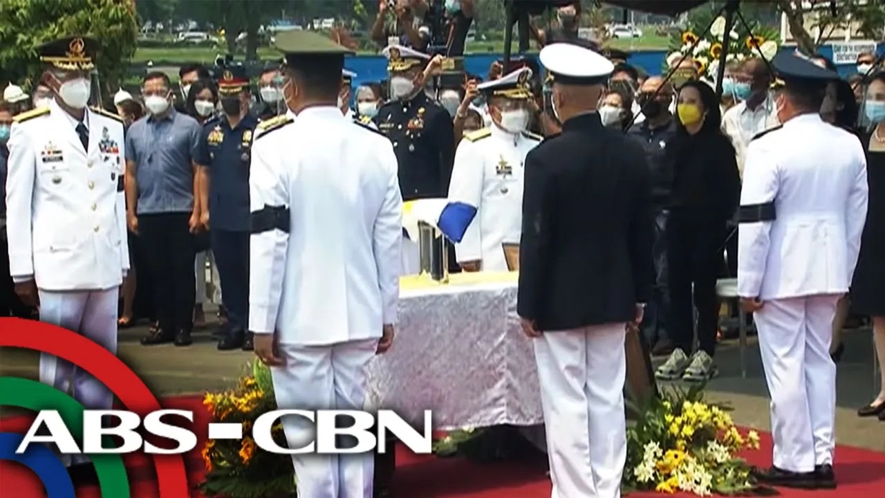 Moira dela Torre performs a song at Noynoy Aquino's wake