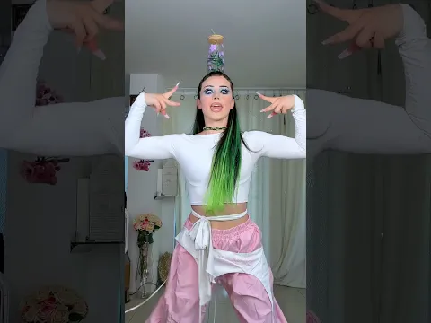 Iconic by mistake😋👀💚 #dance