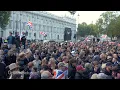 Download Lagu Thousands attend vigil in London, UK, for Charlie Kirk where Haka dance is performed