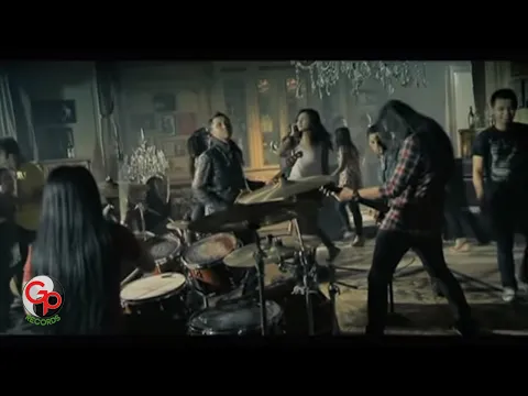 Download MP3 Andra And The Backbone - Cliche (Official Music Video)