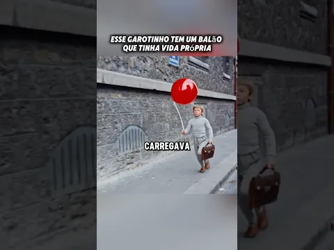 esse garotinho tem um balão com vida propria