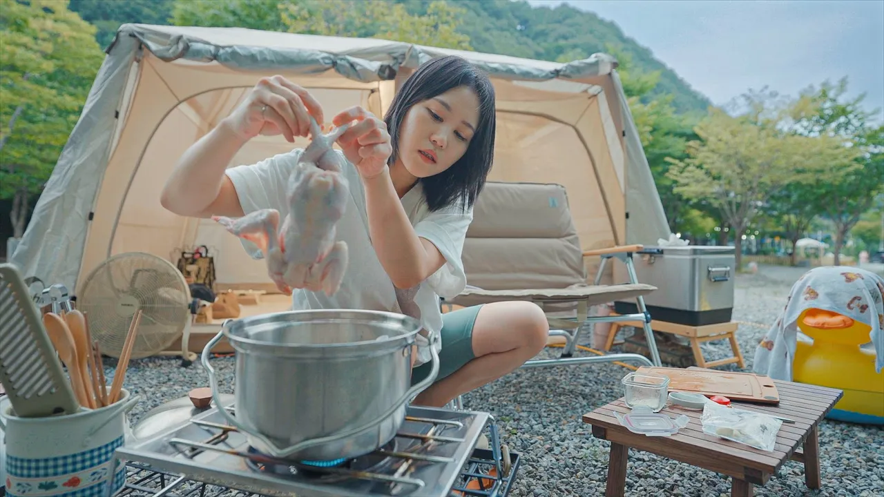 환상적인 계곡 앞에서 물놀이 하고 몸보신 하는 캠핑 일상 | 메론화채 안 먹어본 사람 없게 해주세요🍈 | 가평 캠핑소리251 썸네일