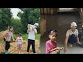 Download Lagu Quang, a kind man, helped a single mother build a kitchen floor with cement and sand. Ly Thanh Ca