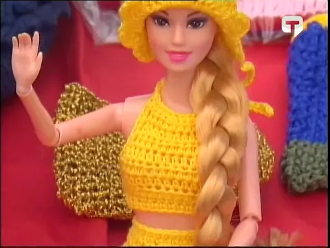 Abuelita la peregrina recorre las calles de Guayaquil ofreciendo sus artesanías